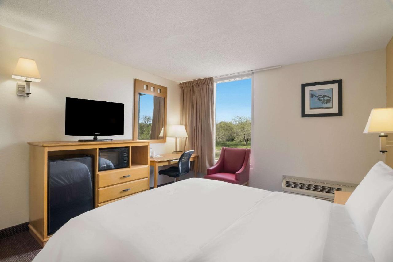 Quality Inn Alice Екстер'єр фото